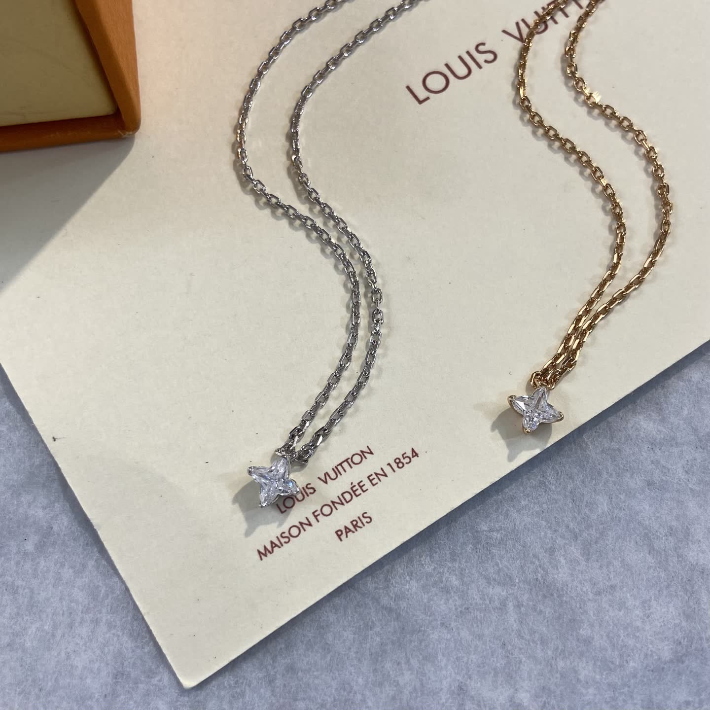 Louis Vuitton Diamond Star Necklace-LX1256